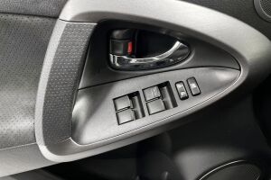 Toyota RAV4 esikatselu 20