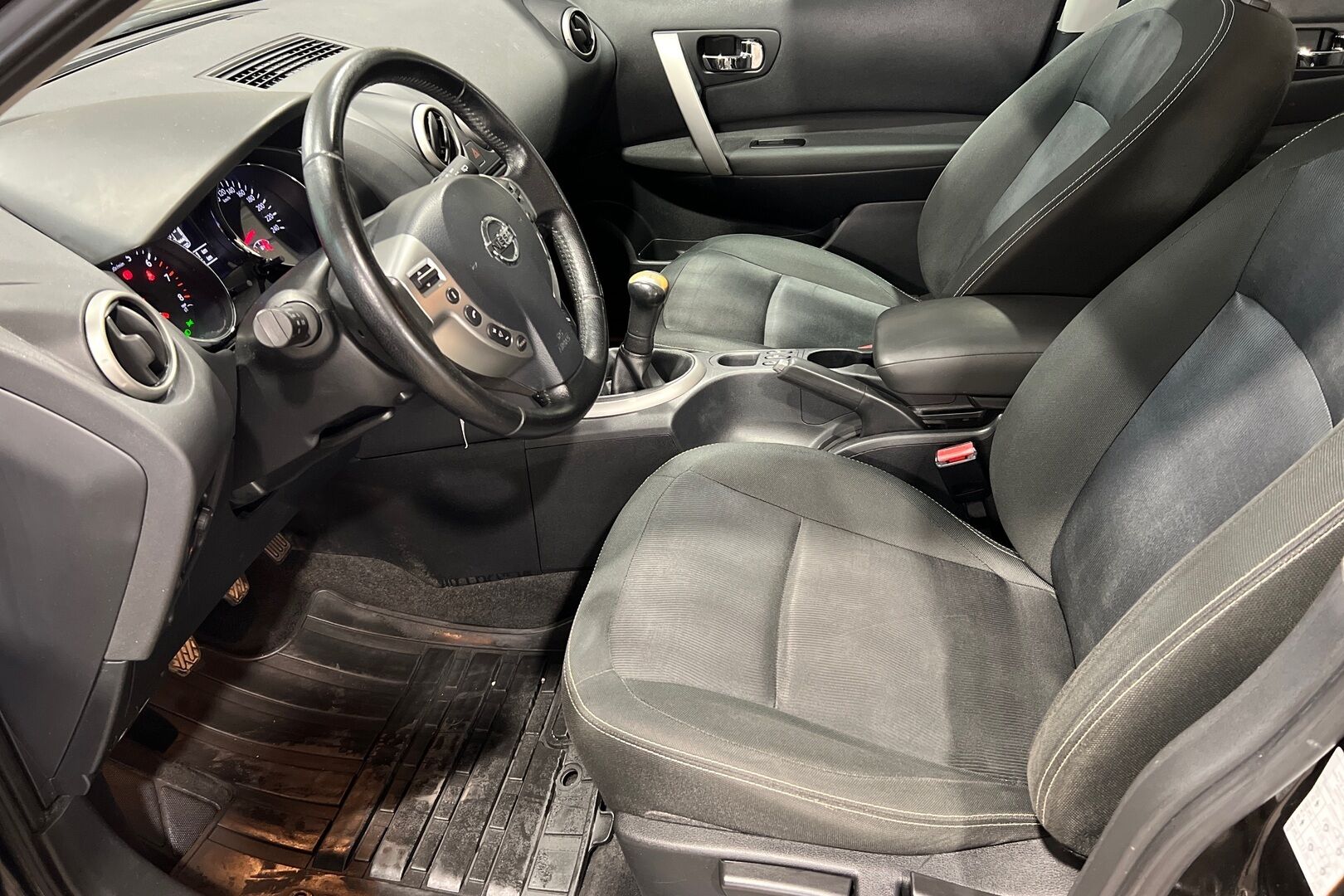 Nissan Qashqai iso kuva 7