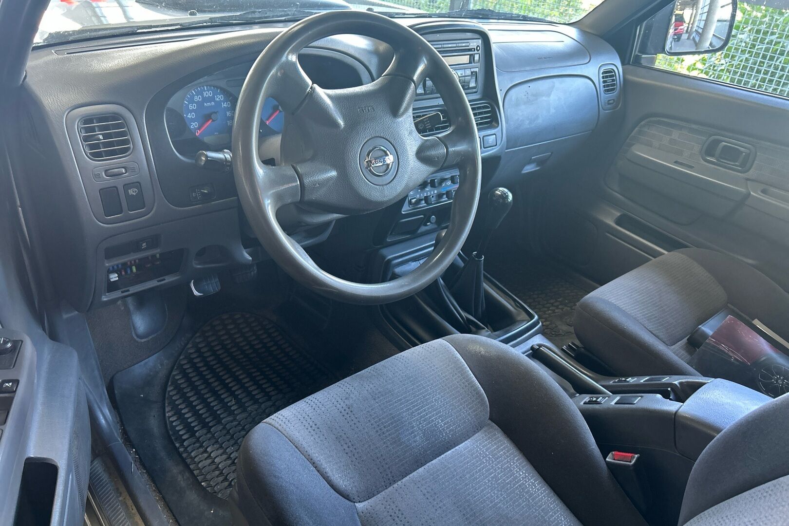 Nissan NP300 iso kuva 2