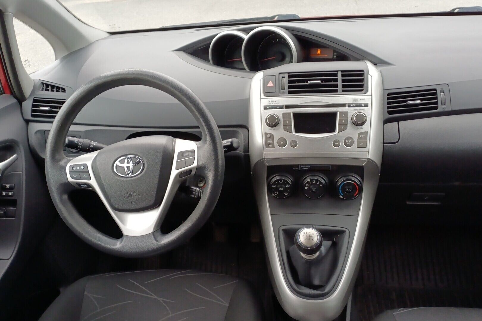 Toyota Verso iso kuva 2