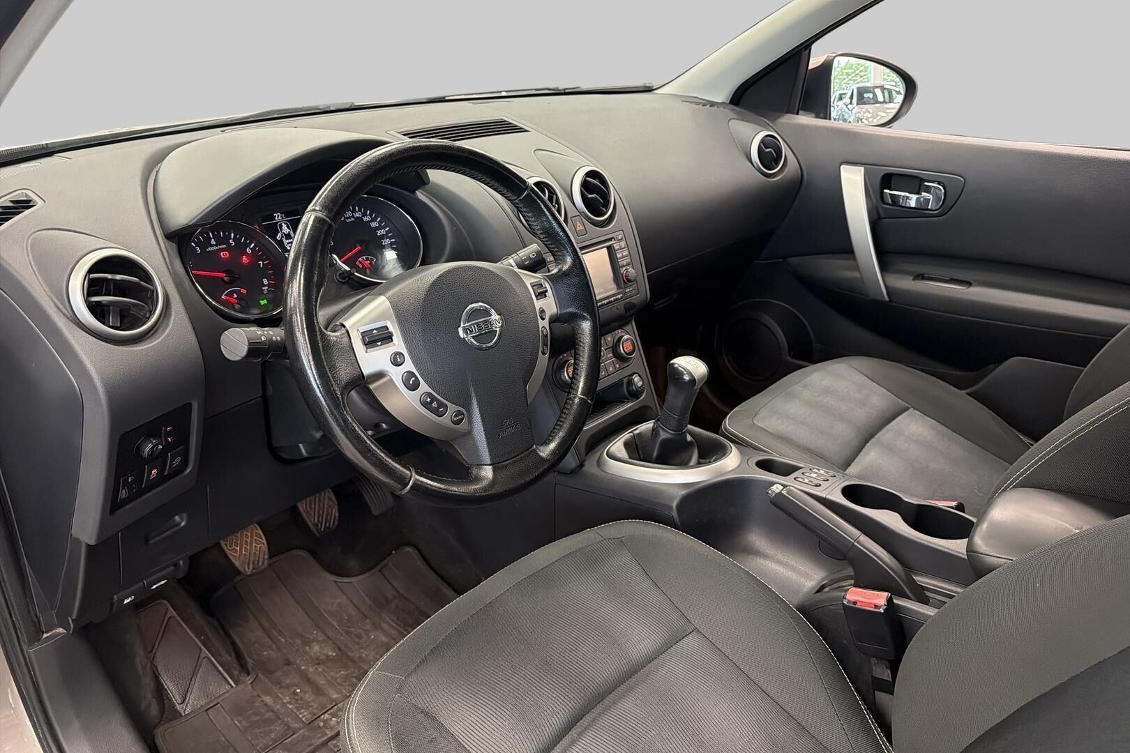 Nissan Qashqai iso kuva 9