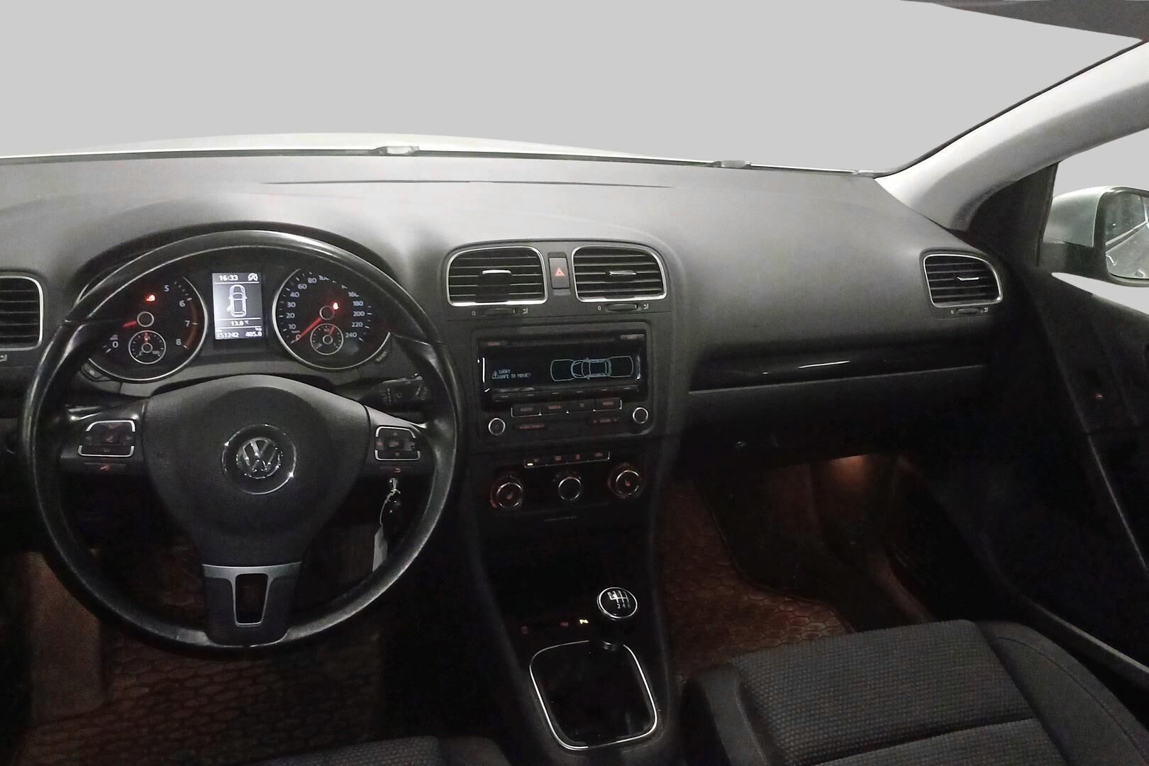 Volkswagen Golf iso kuva 2
