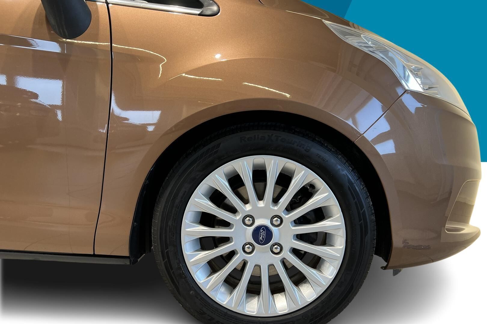 Ford B-Max iso kuva 13