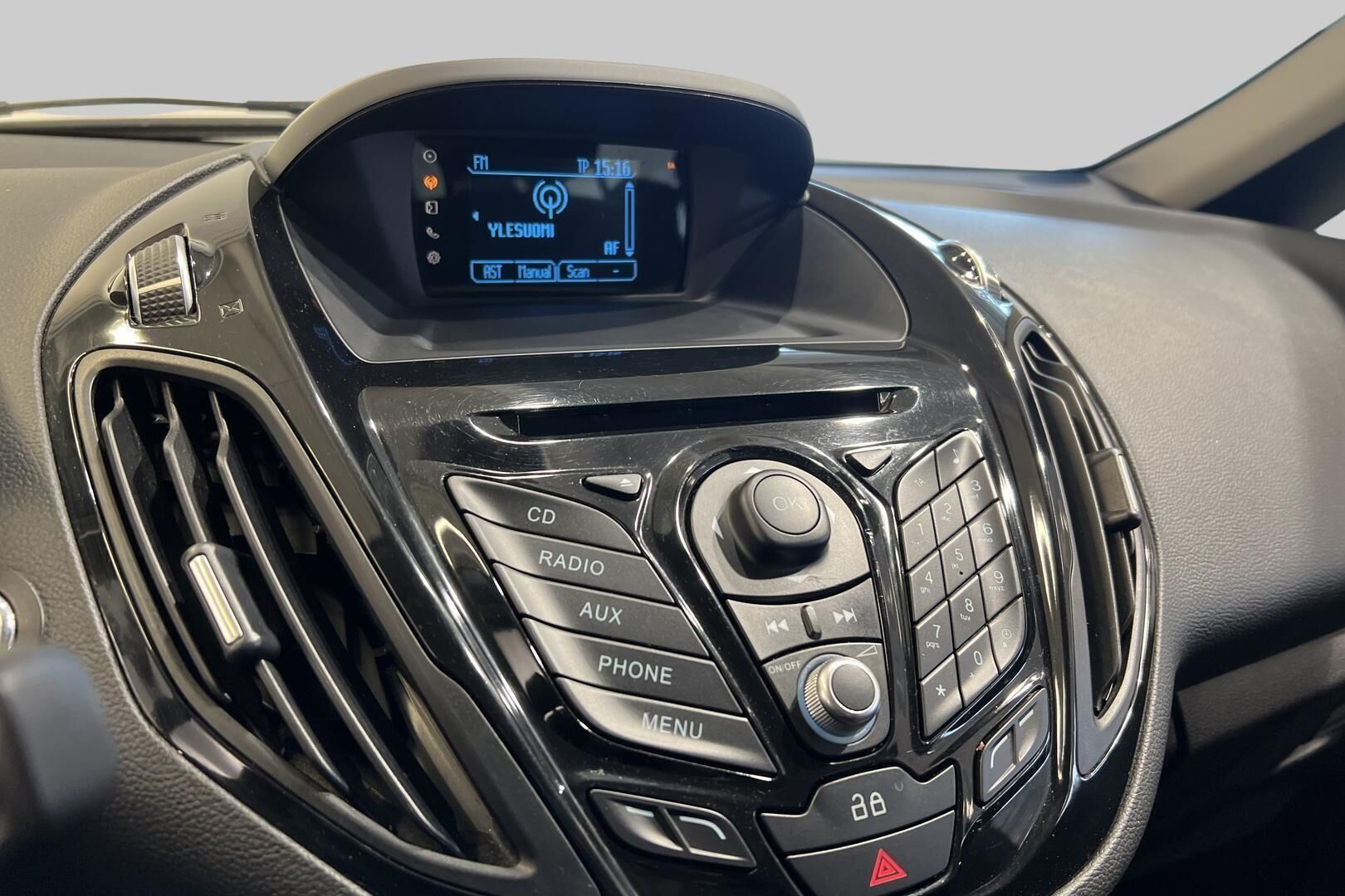 Ford B-Max iso kuva 15