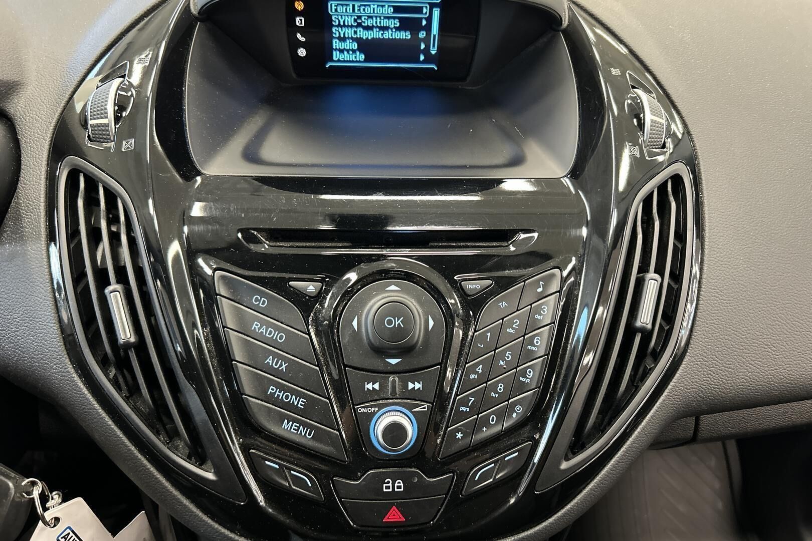 Ford B-Max iso kuva 15