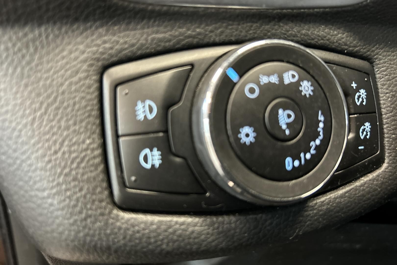 Ford B-Max iso kuva 20