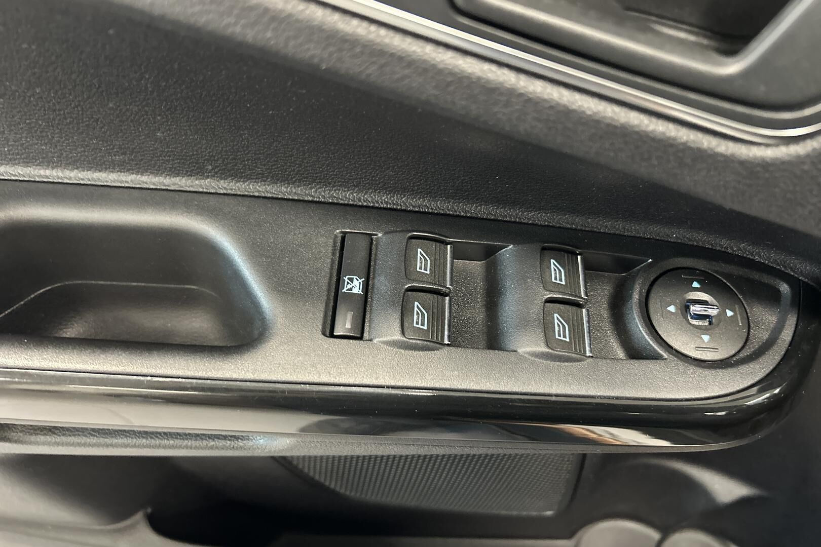 Ford B-Max iso kuva 21