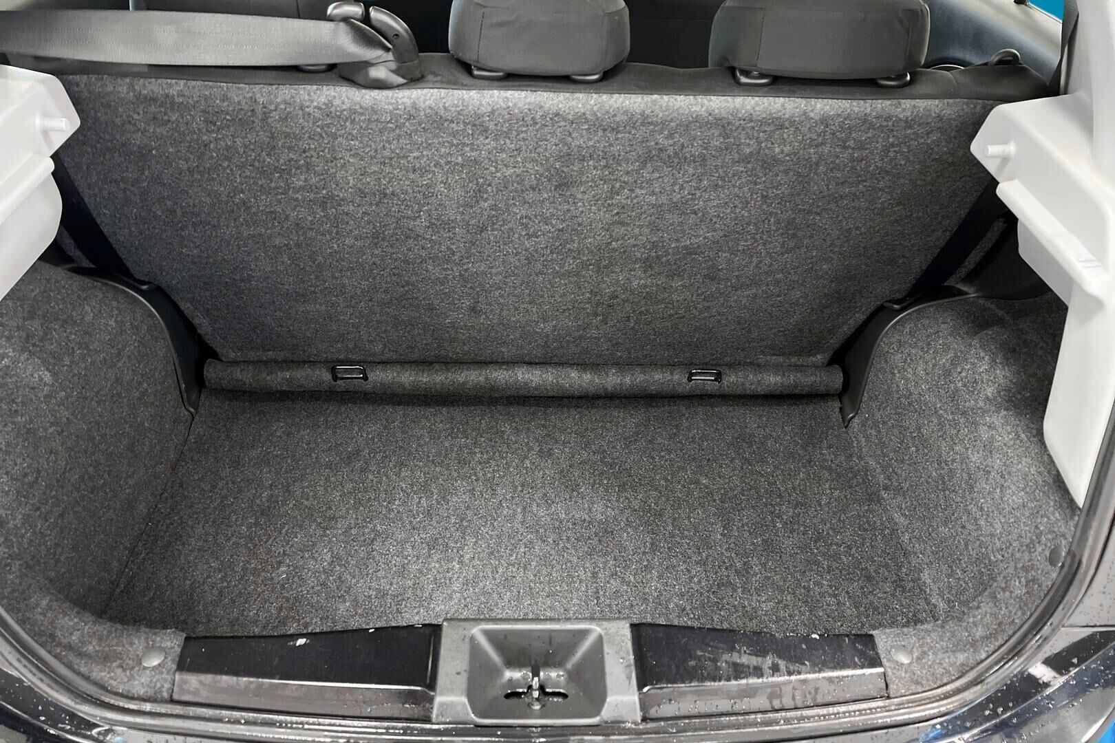 Nissan Micra iso kuva 12