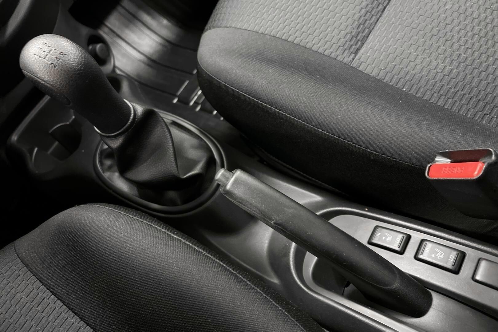 Nissan Micra iso kuva 16