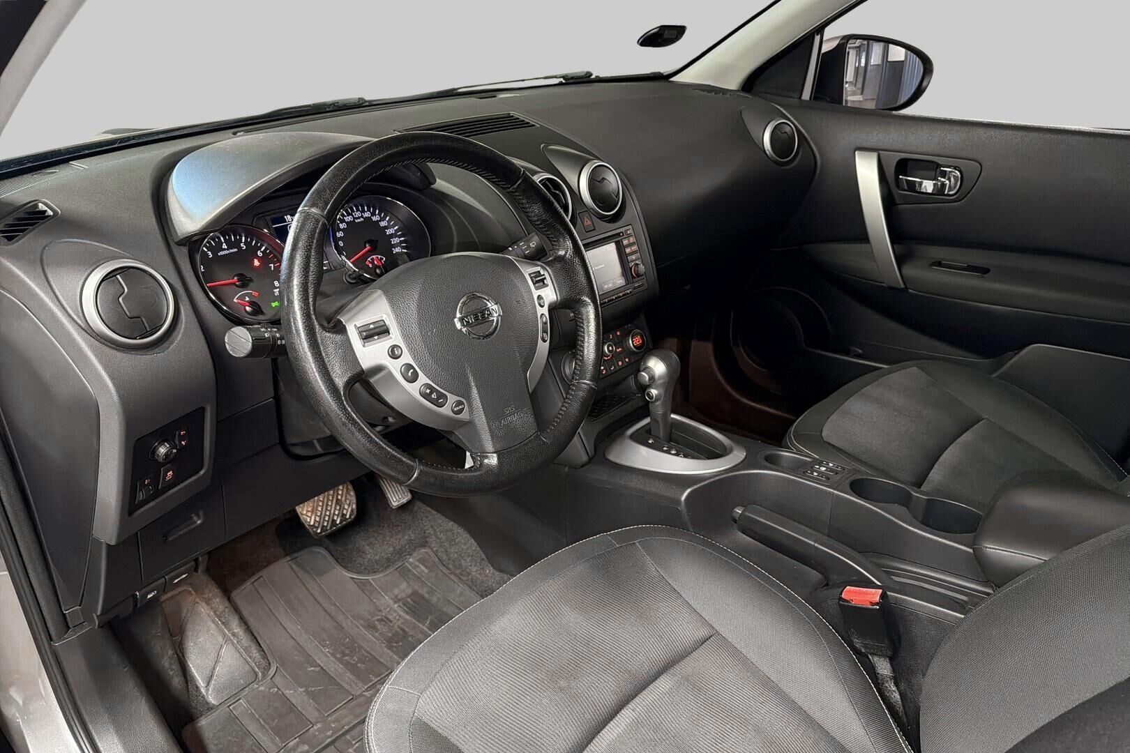 Nissan Qashqai iso kuva 9