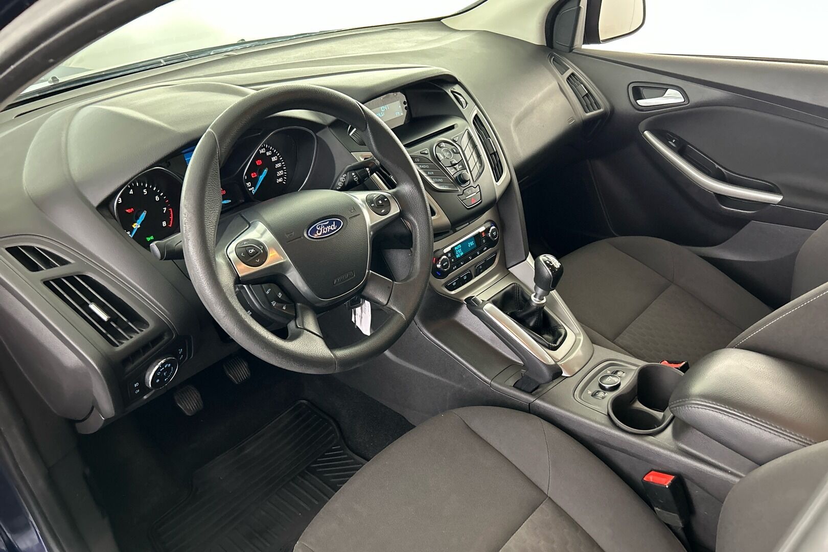 Ford Focus iso kuva 14