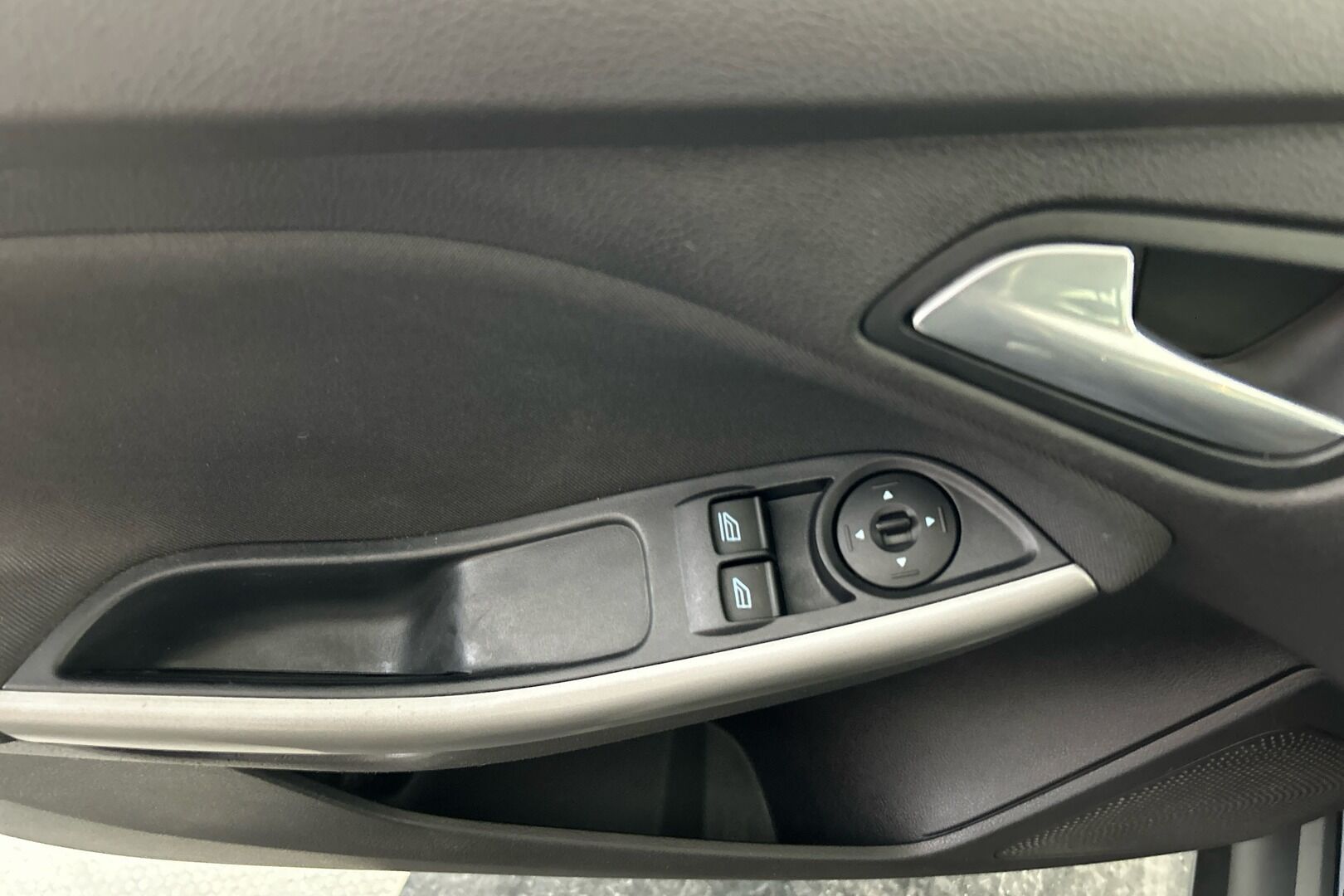 Ford Focus iso kuva 21