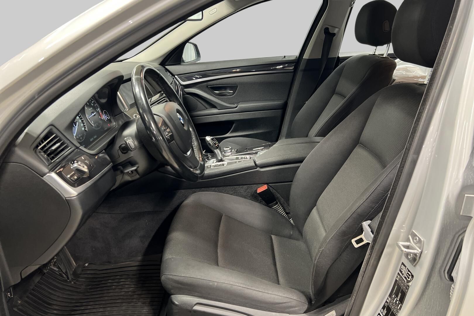 BMW 5-sarja iso kuva 9