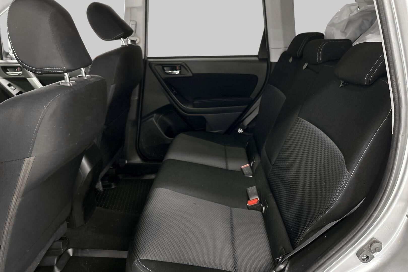 Subaru Forester iso kuva 9