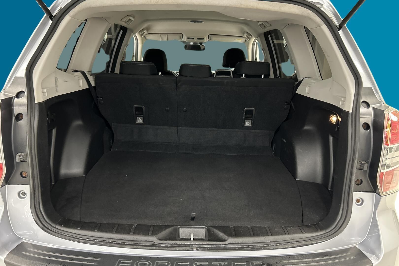 Subaru Forester iso kuva 11