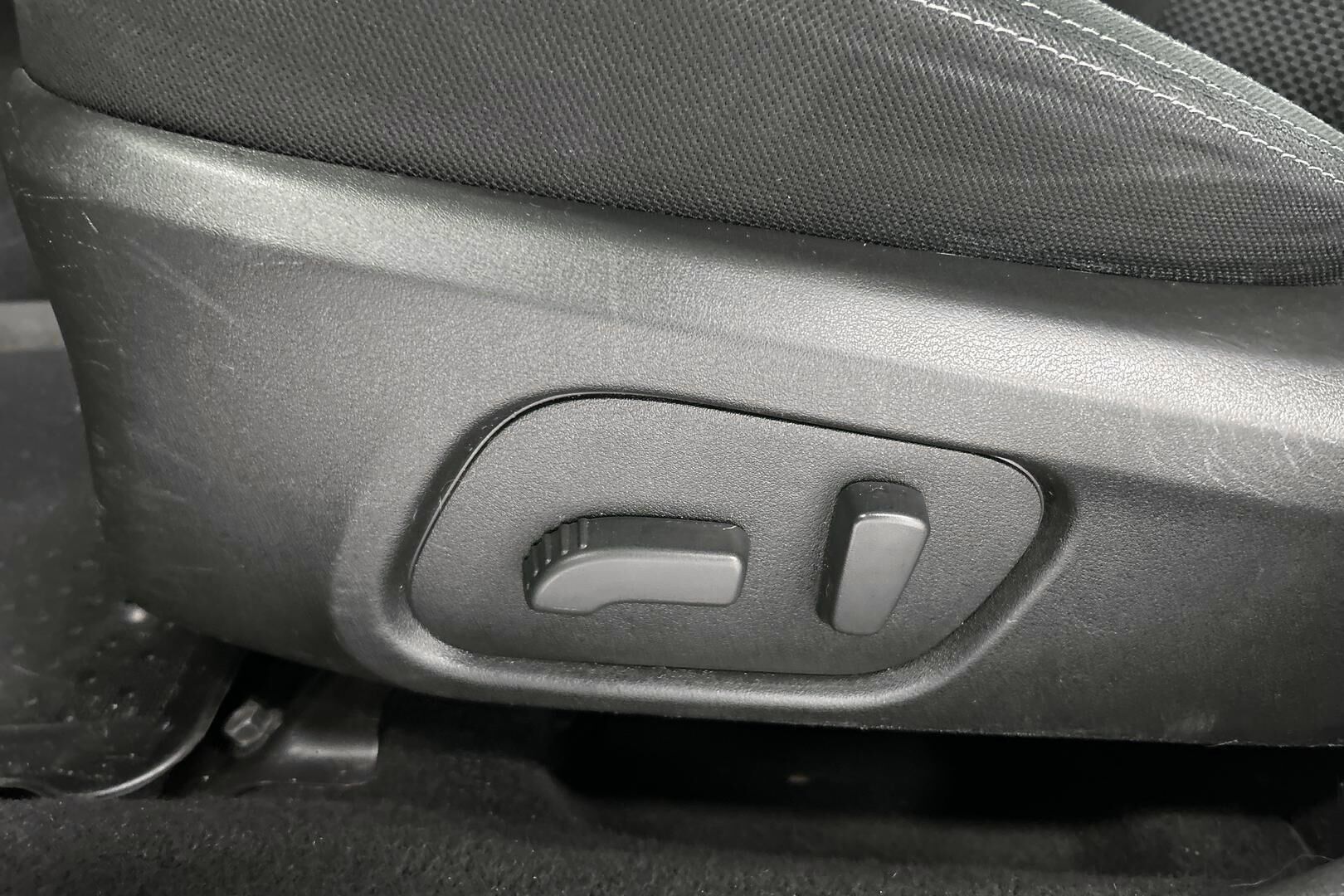 Subaru Forester iso kuva 13