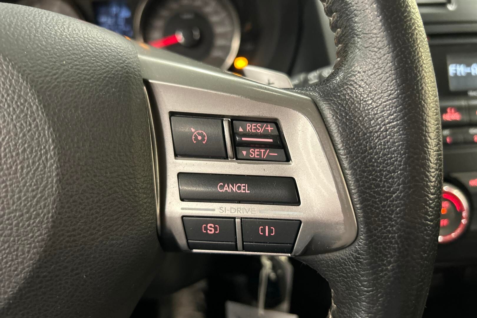 Subaru Forester iso kuva 14