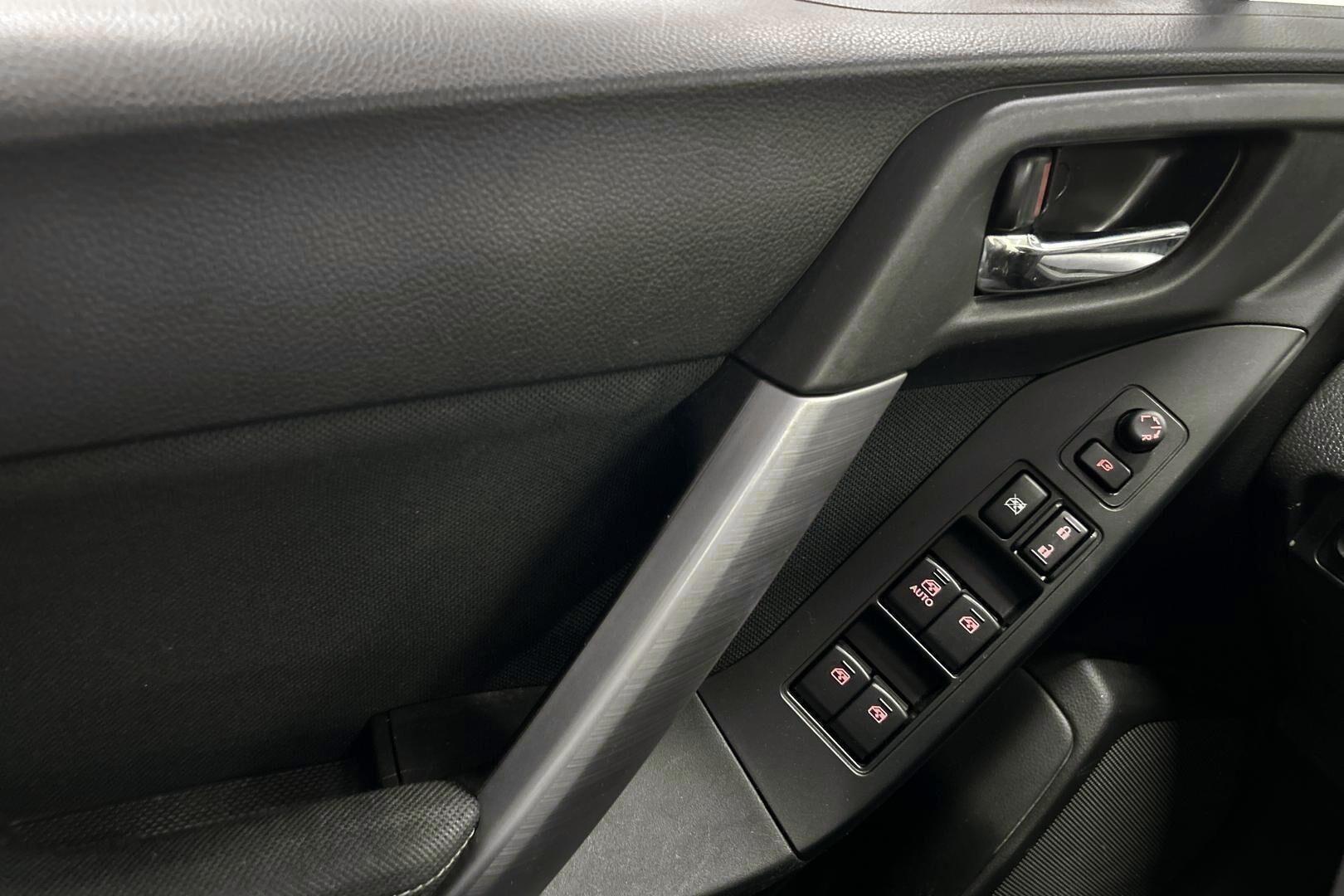 Subaru Forester iso kuva 19