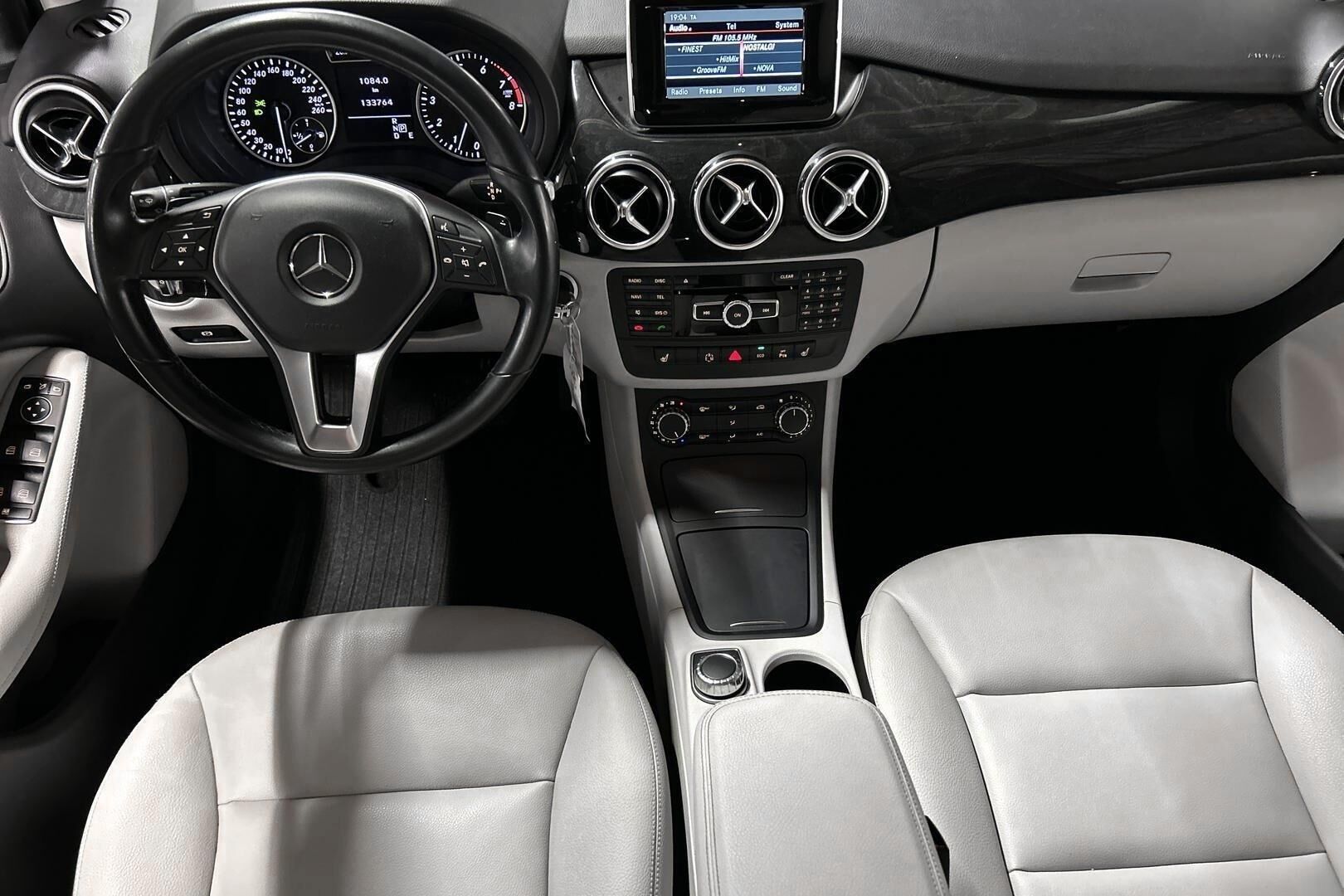 Mercedes-Benz B iso kuva 11