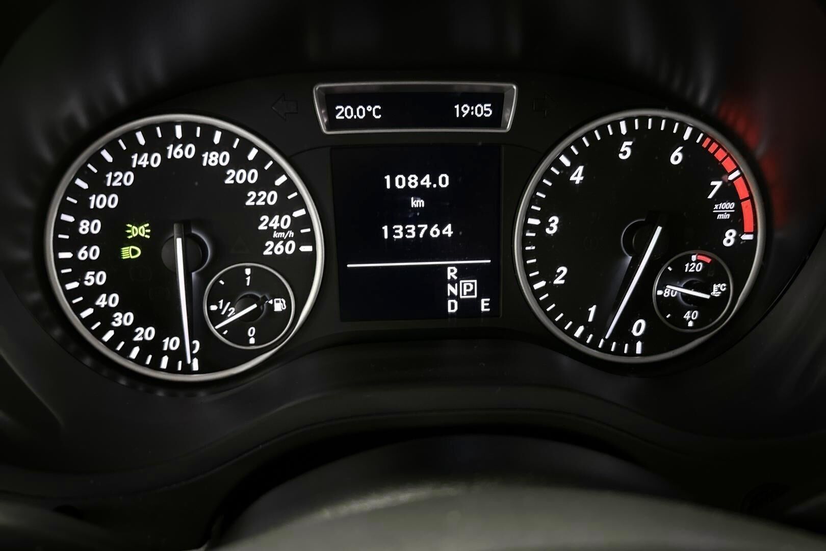 Mercedes-Benz B iso kuva 14