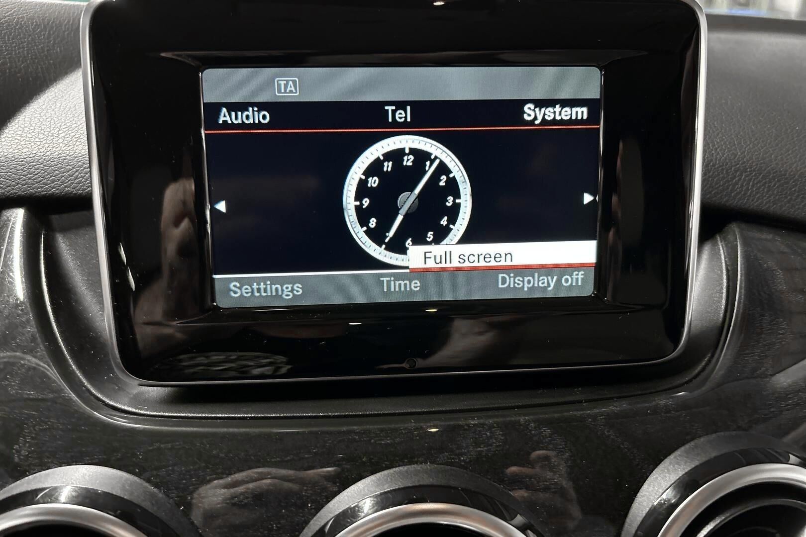 Mercedes-Benz B iso kuva 17