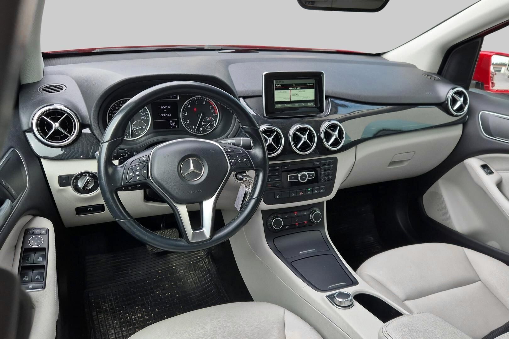 Mercedes-Benz B iso kuva 2