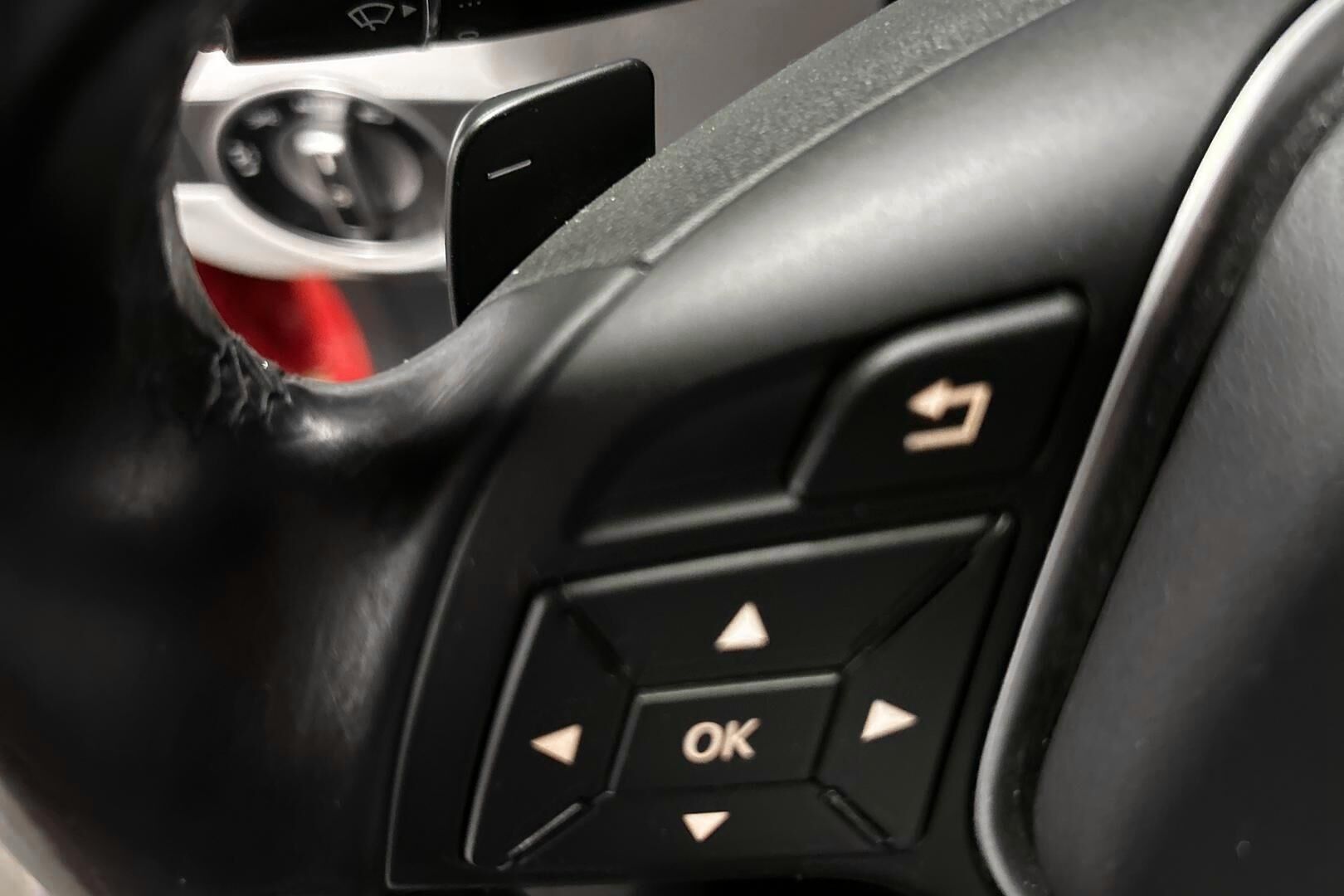 Mercedes-Benz B iso kuva 24