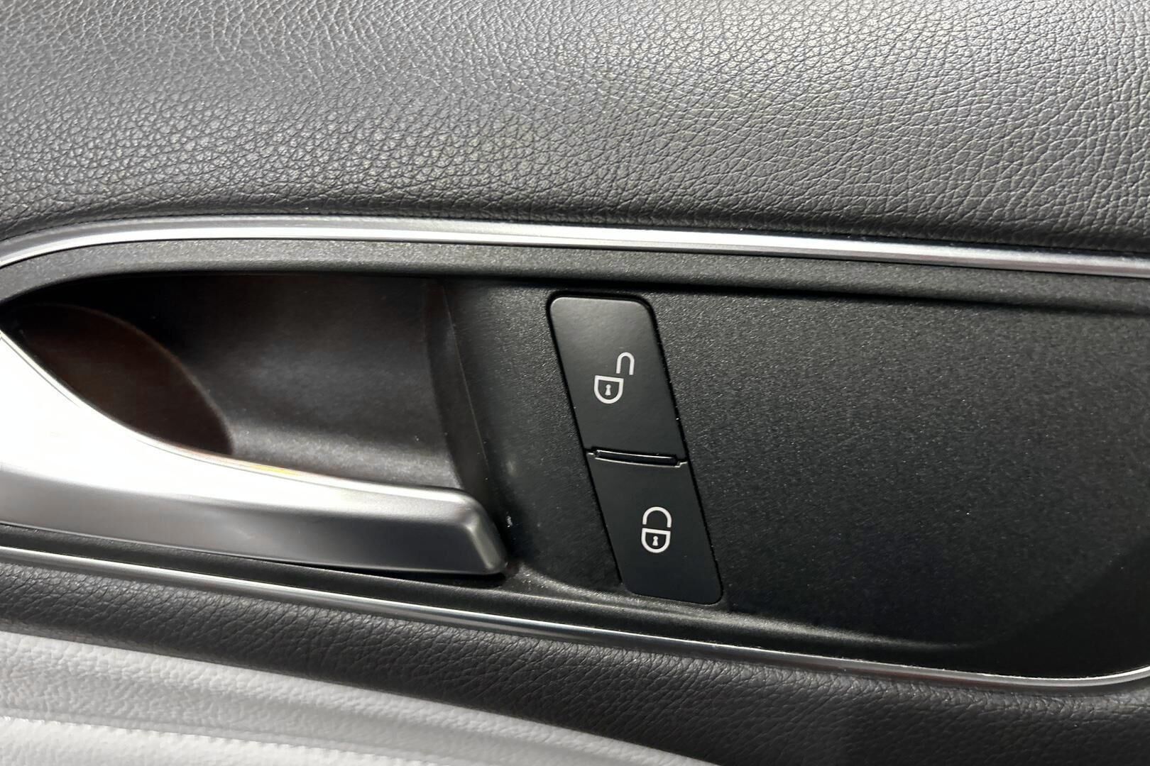 Mercedes-Benz B iso kuva 28