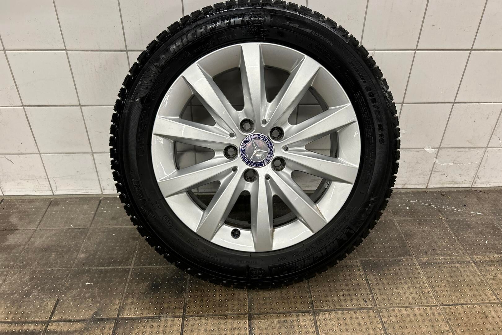 Mercedes-Benz B iso kuva 34