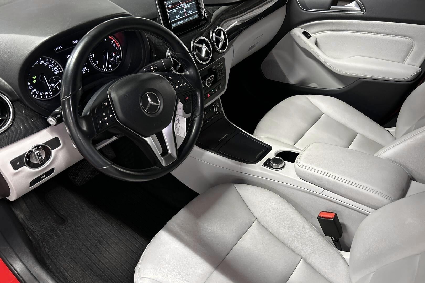 Mercedes-Benz B iso kuva 9