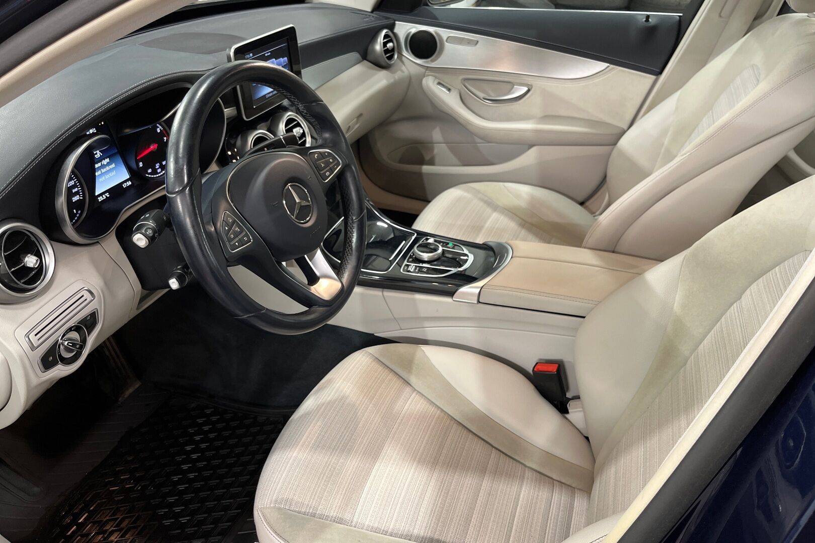 Mercedes-Benz C iso kuva 6