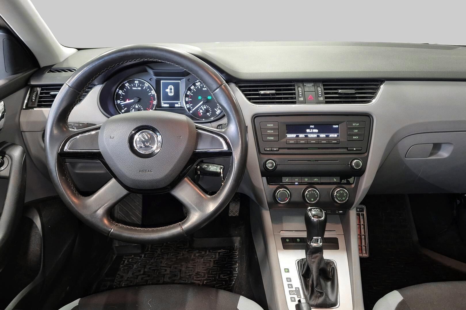 Skoda Octavia iso kuva 2