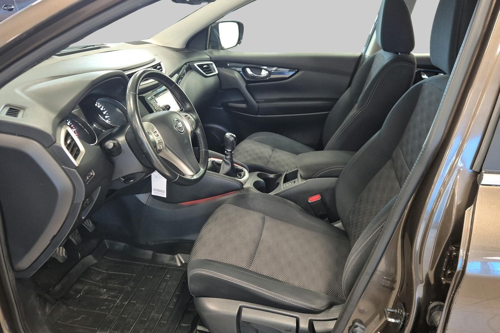 Nissan Qashqai iso kuva 8
