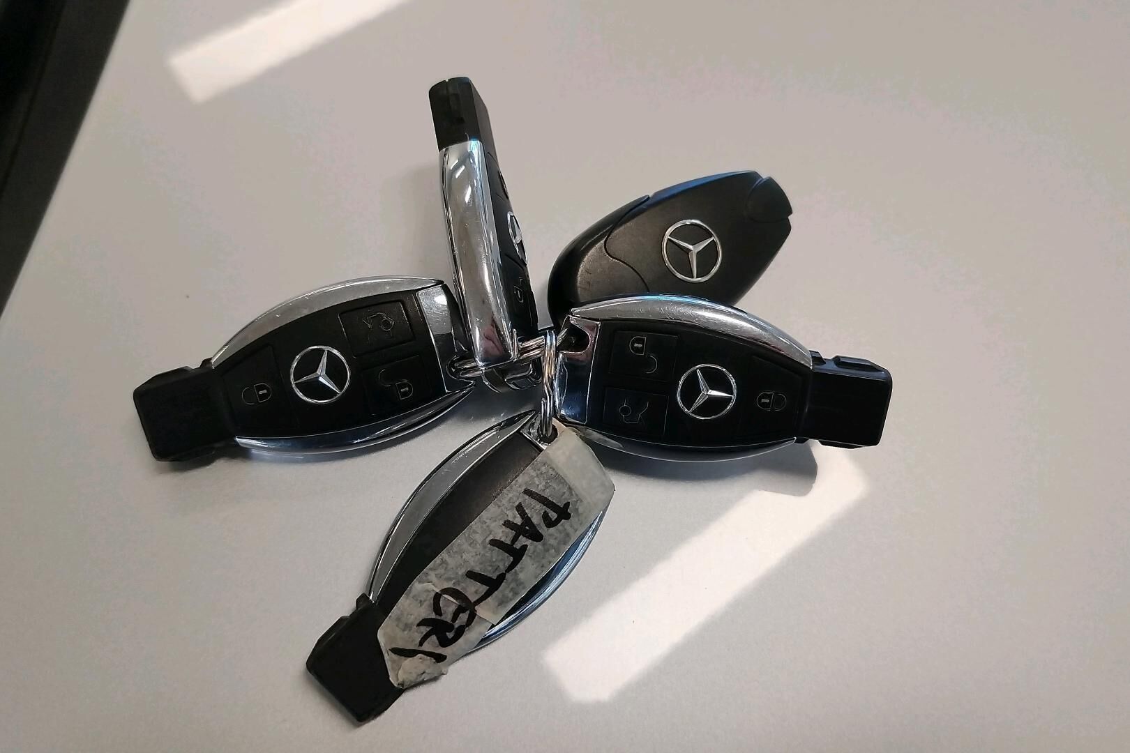 Mercedes-Benz E iso kuva 13