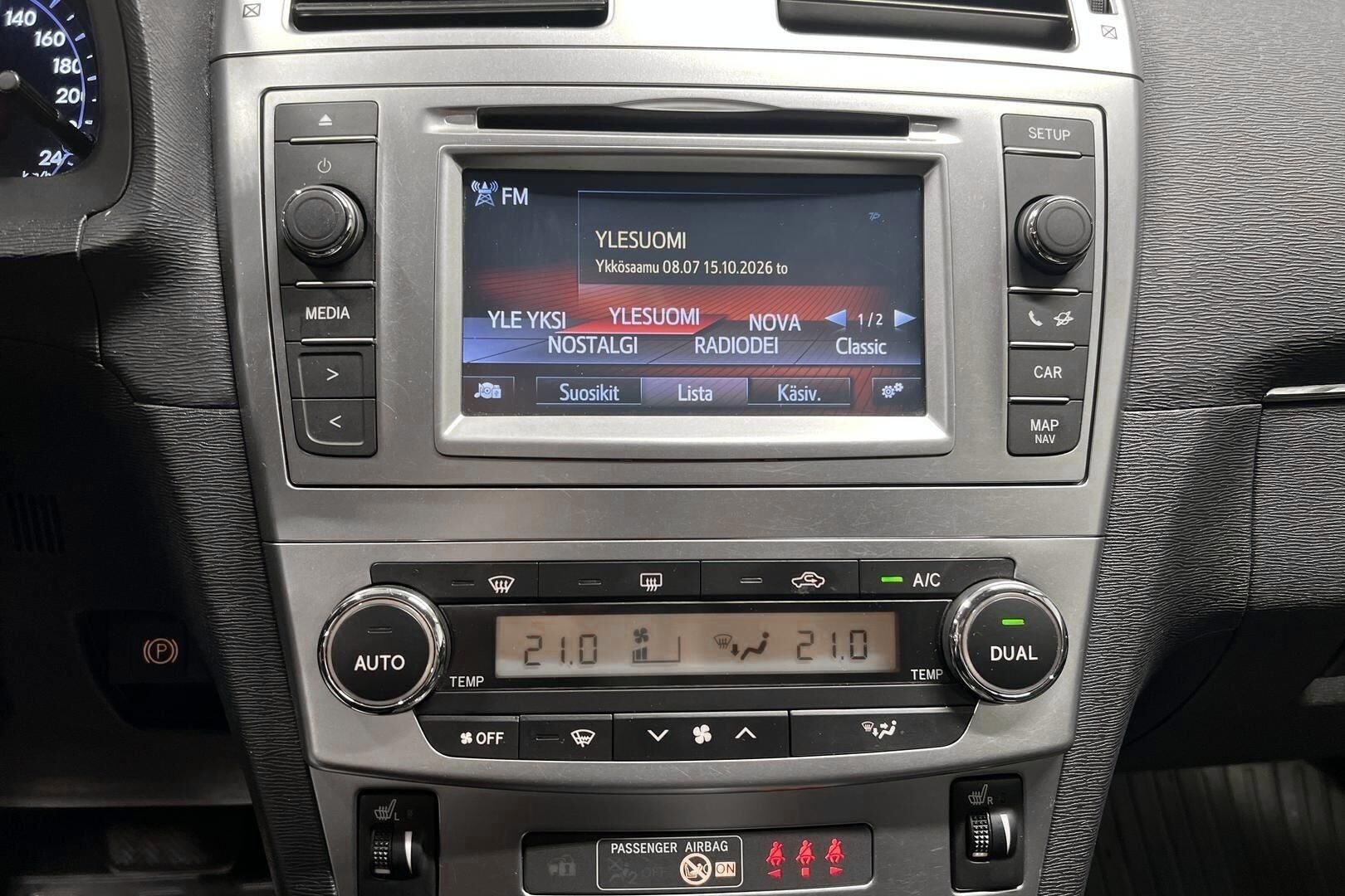 Toyota Avensis iso kuva 18