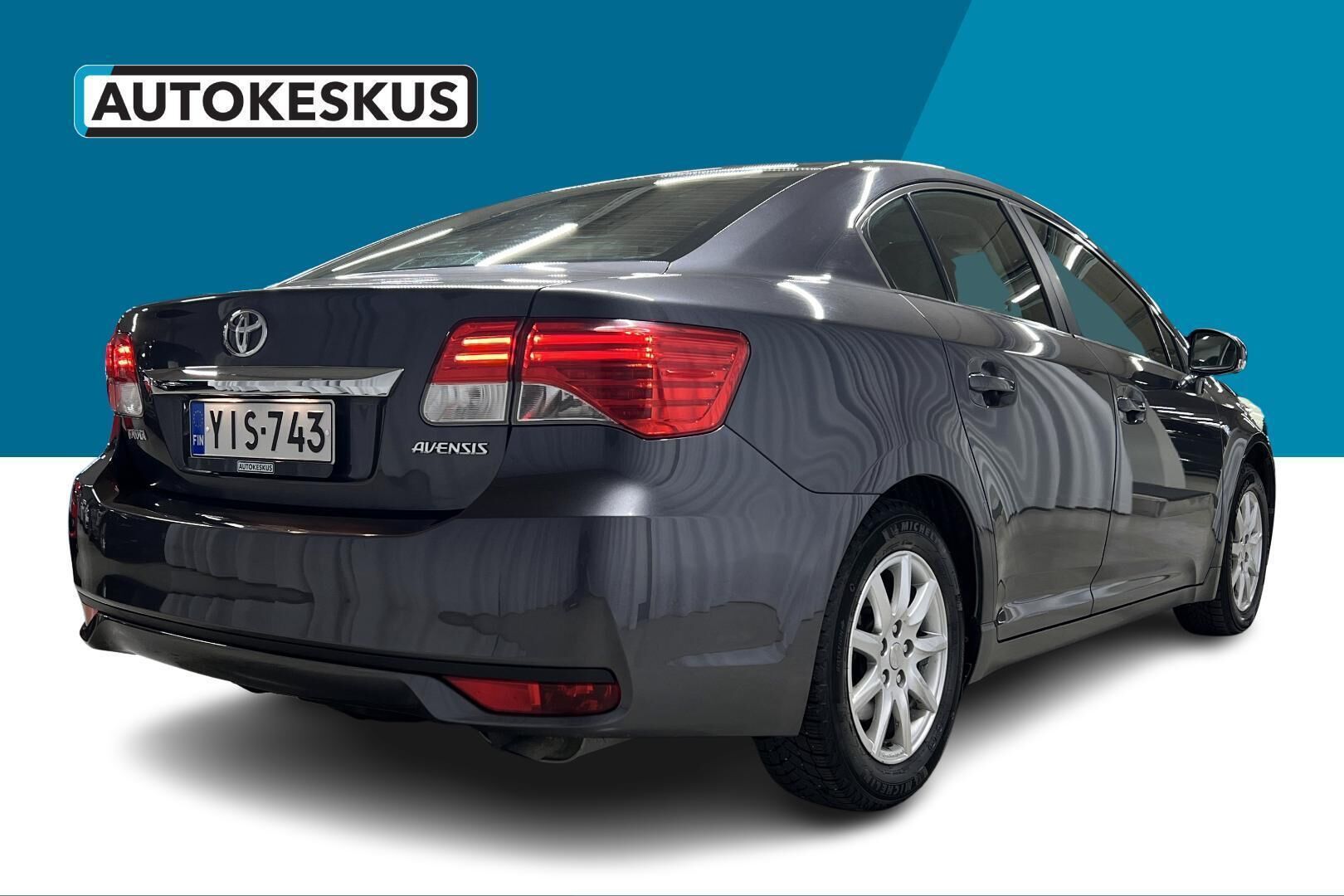 Toyota Avensis iso kuva 10