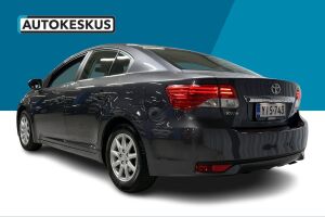 Toyota Avensis esikatselu 12