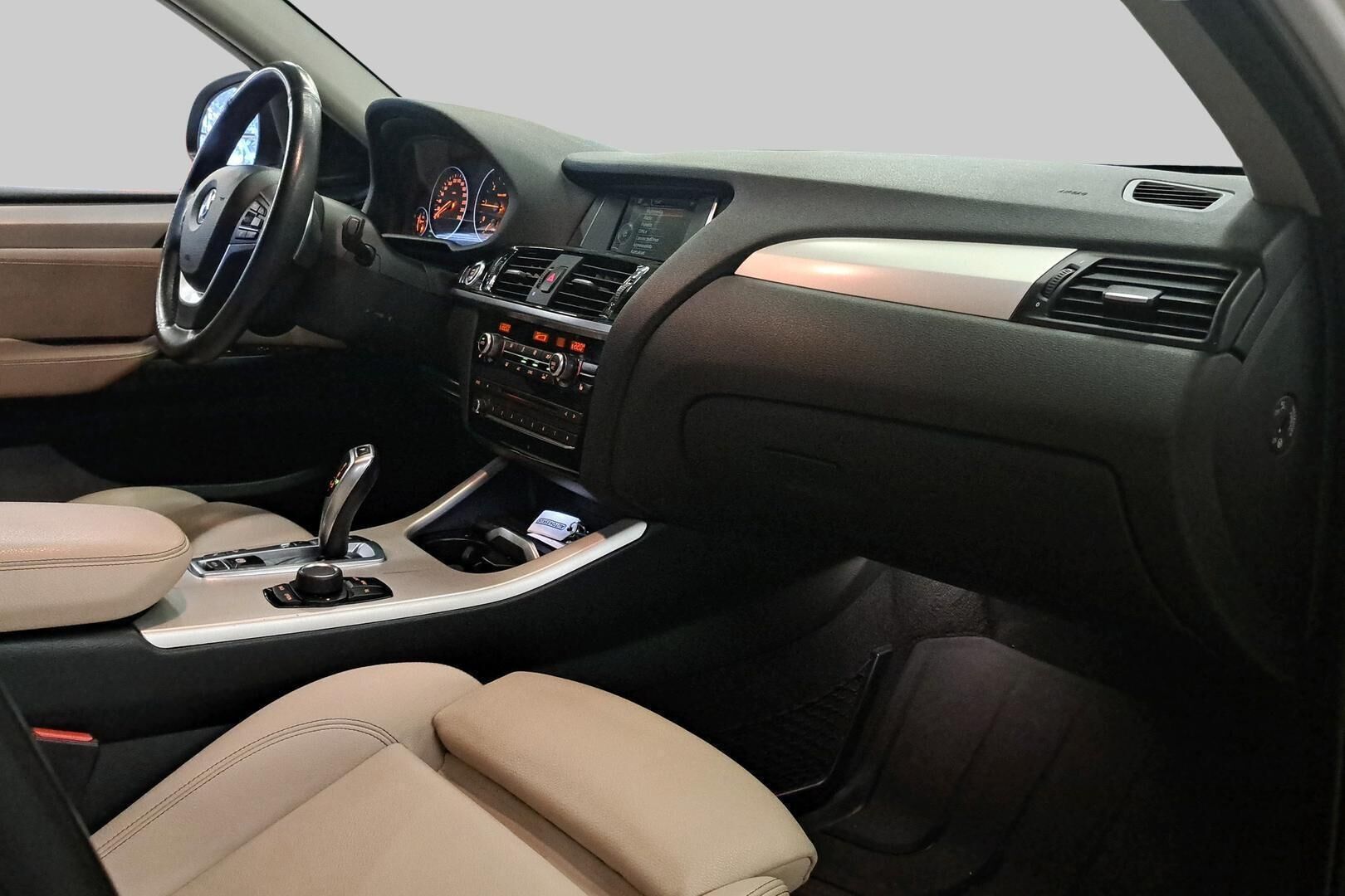 BMW X4 iso kuva 5
