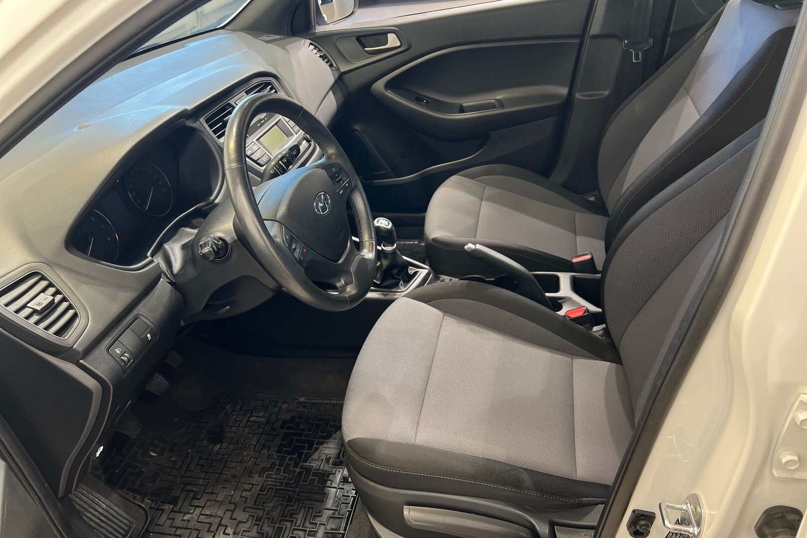 Hyundai i20 5d iso kuva 8