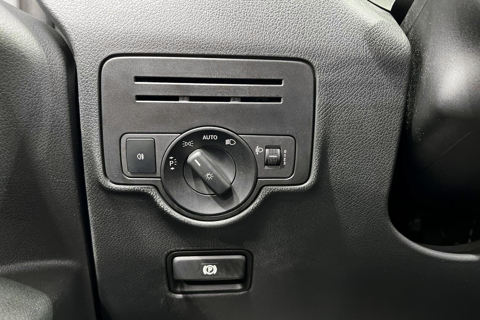 Mercedes-Benz Vito iso kuva 21