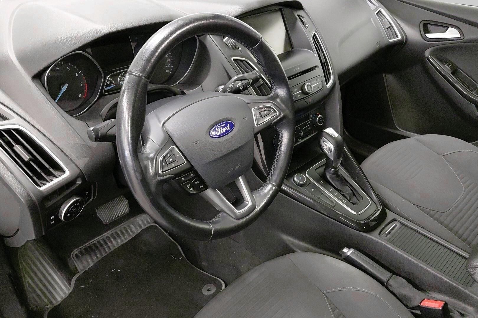 Ford Focus iso kuva 10
