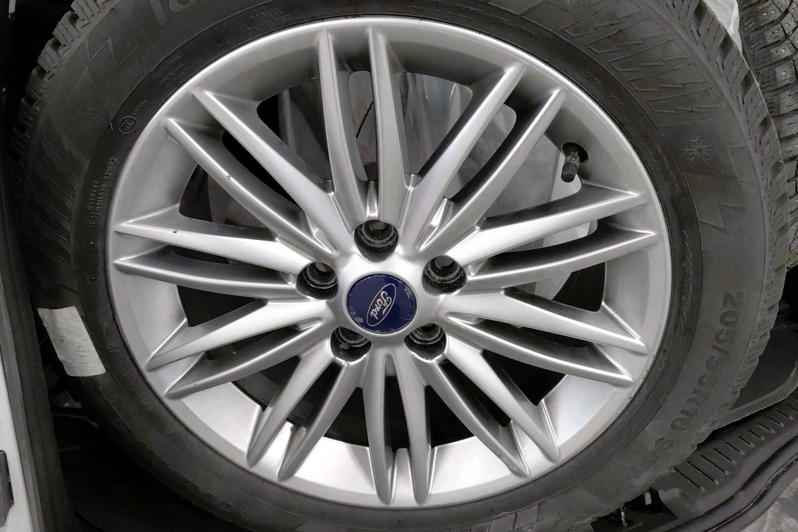 Ford Focus iso kuva 14
