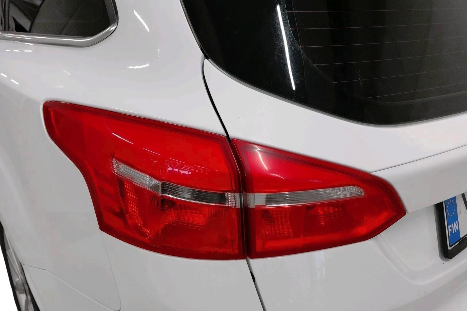 Ford Focus iso kuva 16