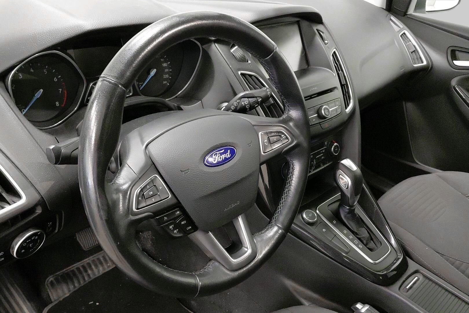 Ford Focus iso kuva 23