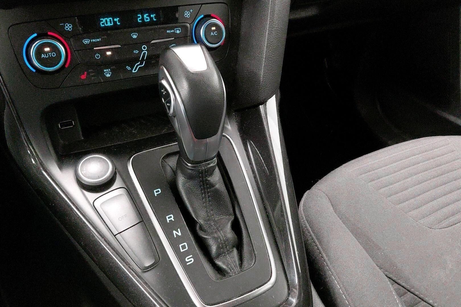 Ford Focus iso kuva 45