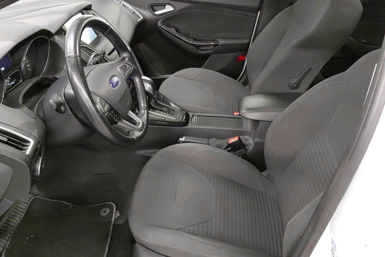 Ford Focus iso kuva 8