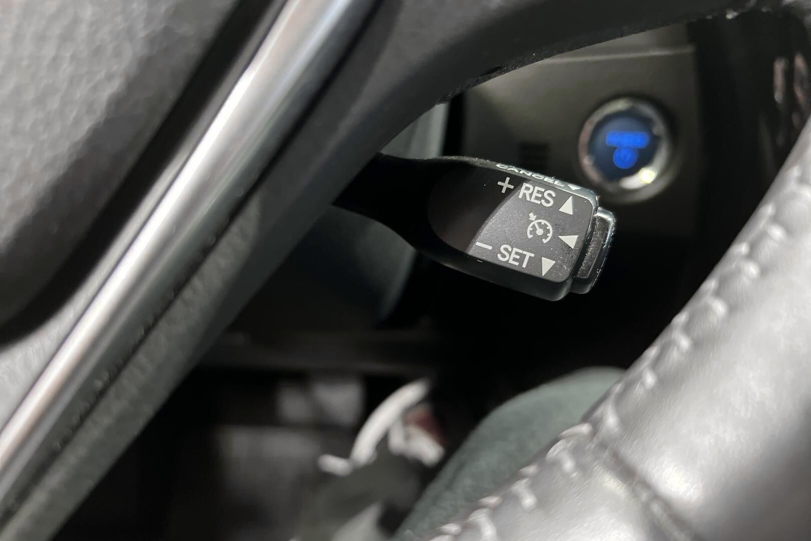 Toyota Auris iso kuva 15