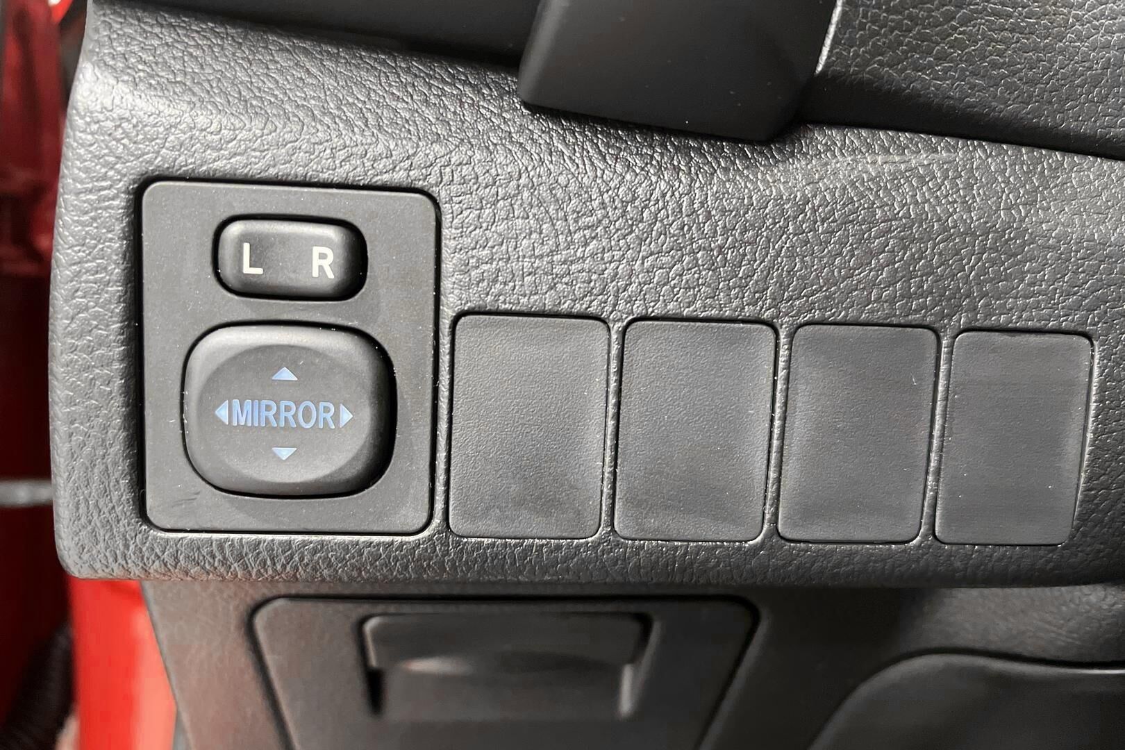 Toyota Auris iso kuva 16