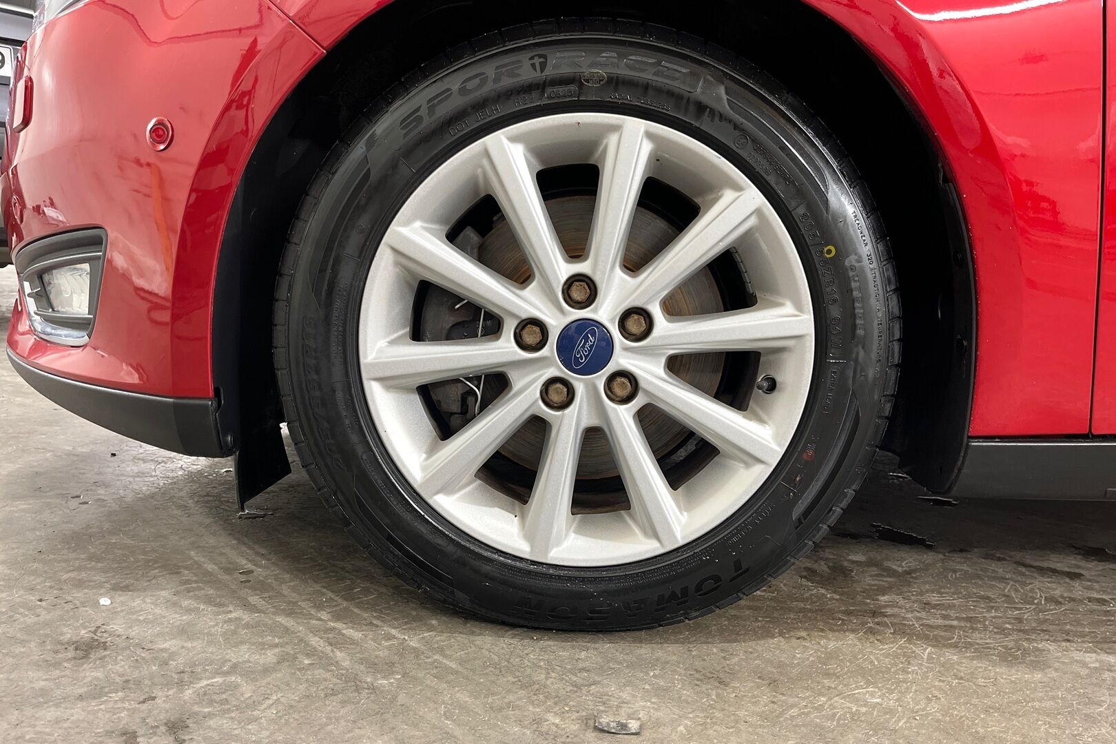 Ford Focus iso kuva 10