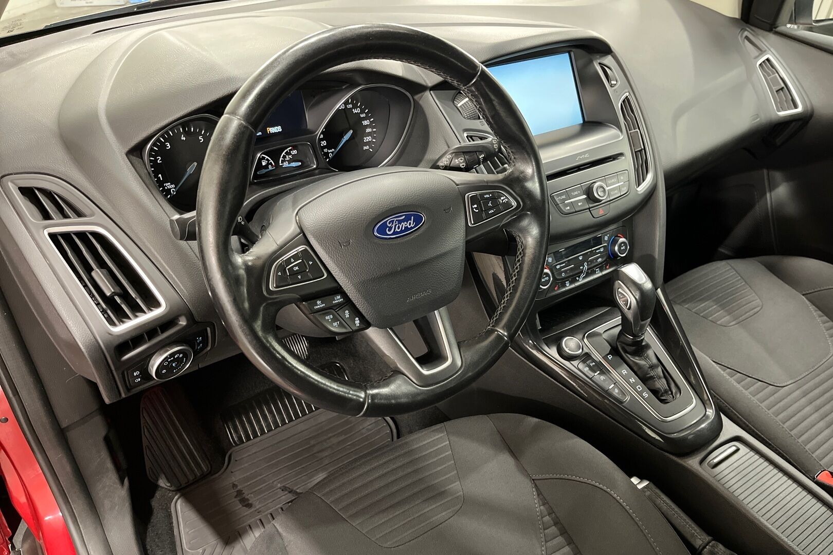 Ford Focus iso kuva 7